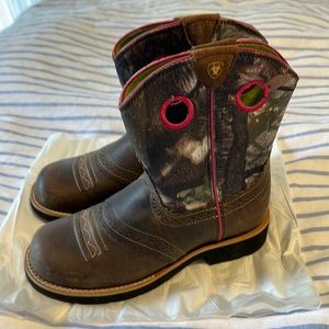 Girls Ariat boots size 3M